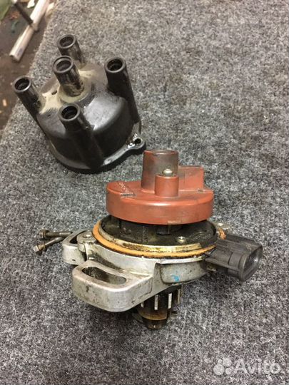 Трамблер тойота Карина е