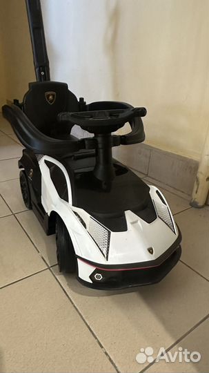 Машинка каталка толокар с родительской ручкой