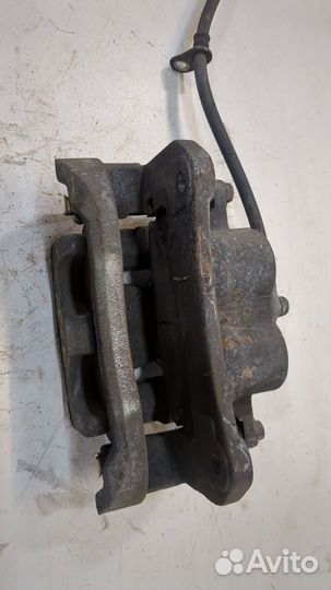 Суппорт левый передний Toyota Highlander 2