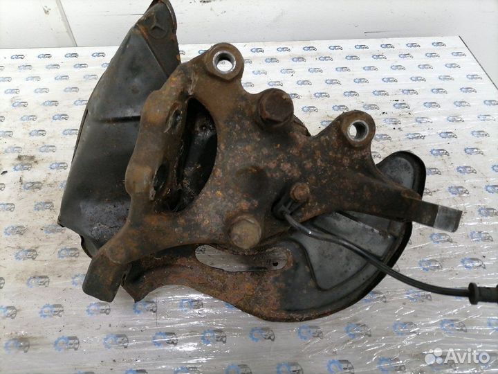 Кулак поворотный передний левый Mercedes W203