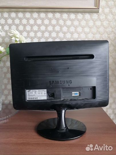 Монитор Samsung