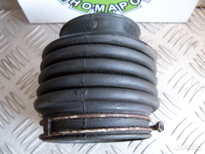 Патрубок воздушного фильтра Nissan Maxima A32 VQ30