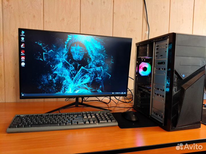 Игровой компьютер с монитором