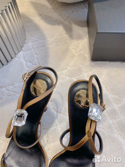 Босоножки на высоком каблуке ysl