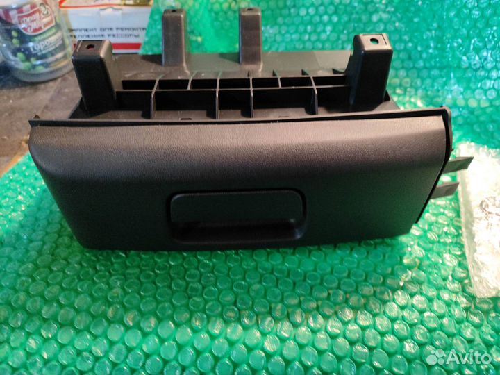 Ящик под левое сиденье Skoda Oktavia A7