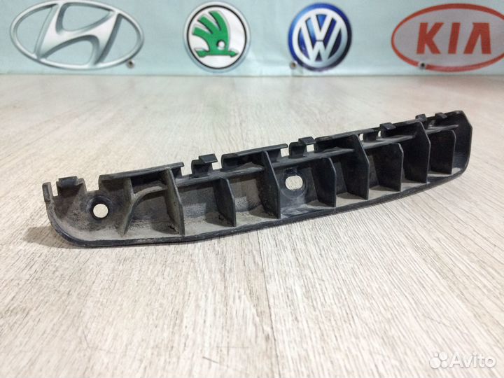 Крепление заднего бампера Шкода Йети yeti левое