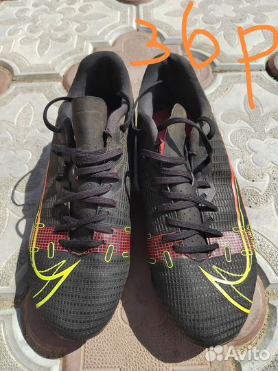 Футбольные бутсы и футзалки