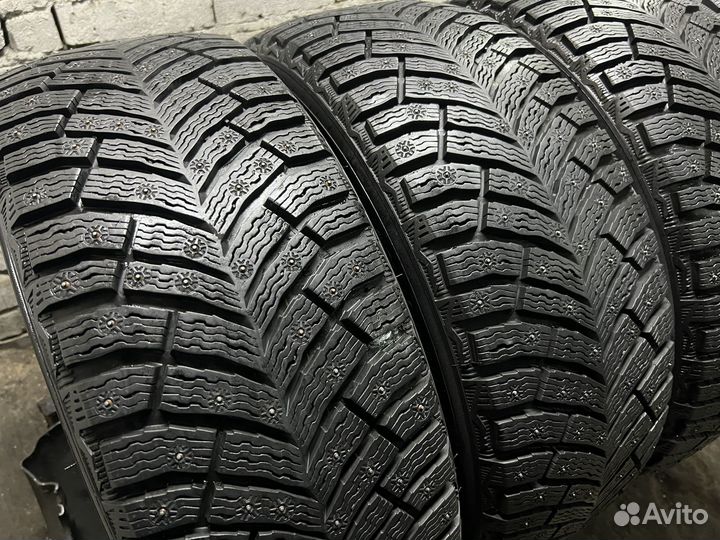 Michelin X-Ice North 4 215/55 R17