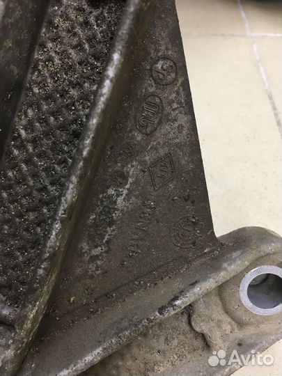 Кронштейн кпп левый Logan 2005-2014