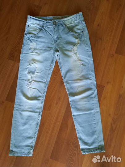 Джинсы с дырками