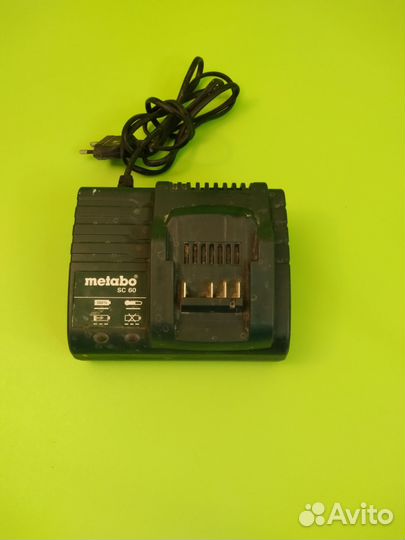 Зарядное устройство для шуруповерта metabo