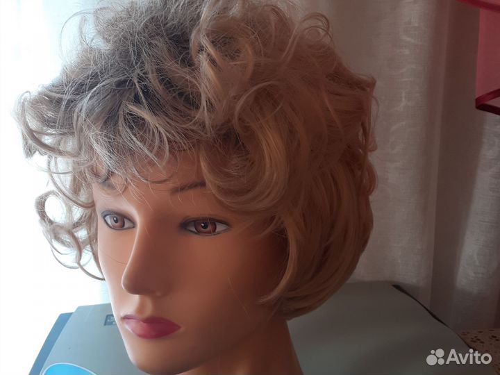 Парик женский