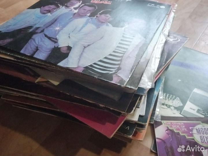 Проигрыватель винила + 70 пластинок