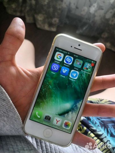 Телефон iPhone 5