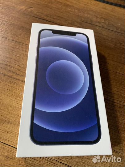 Телефон iPhone 12