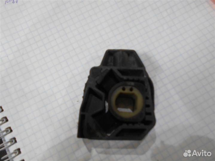 Кронштейн радиатора от VW Passat (B6) 2005-2010