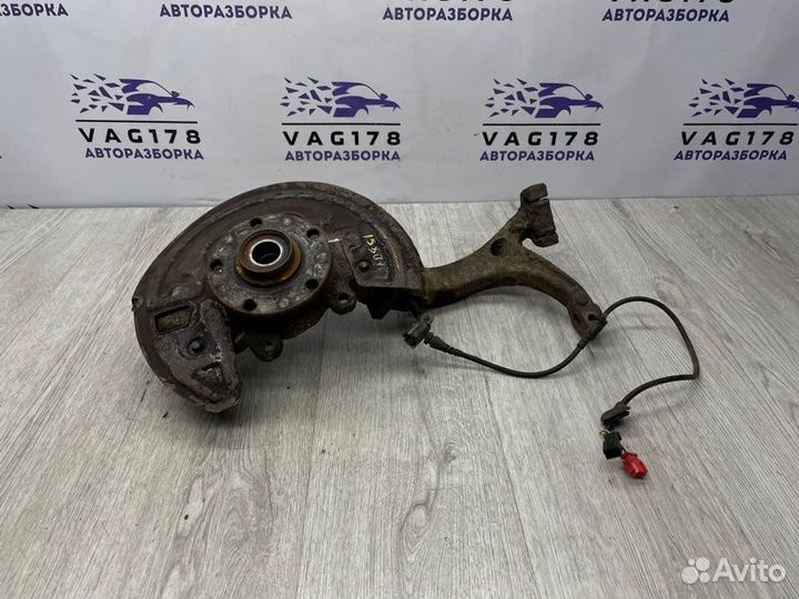 Кулак поворотный передний левый Volkswagen Passat