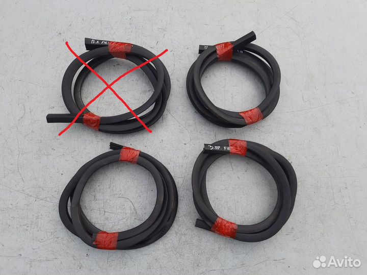 Уплотнитель дверной Форд Фиеста 5