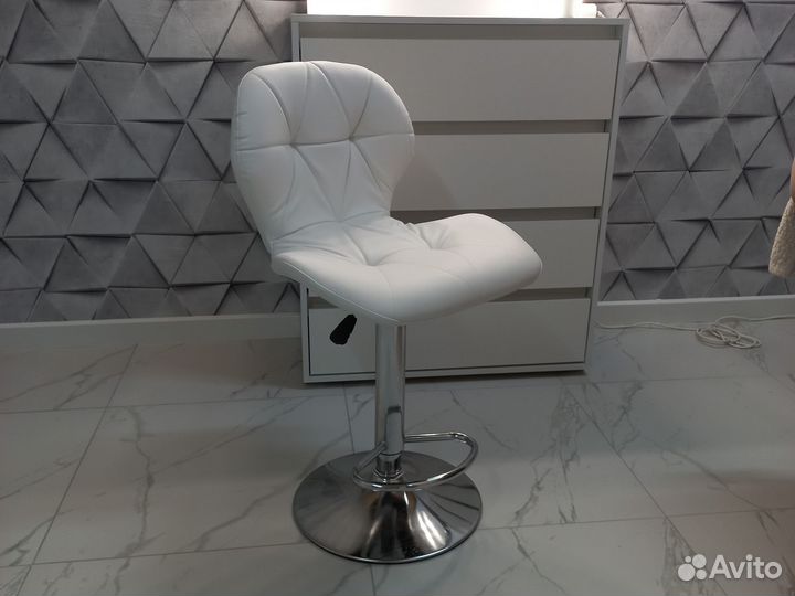 Стул барный-косметический