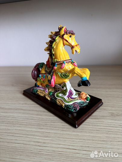 Фигурка лошадь