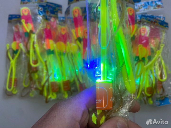 Светящиеся вертолётики с рогаткой оптом 64