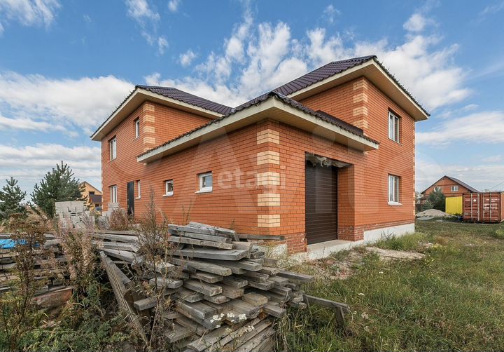 Коттедж 252 м² на участке 10 сот.