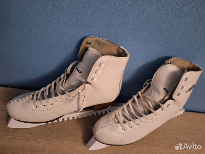 Коньки фигурные женские Nordway Alis c чехлом