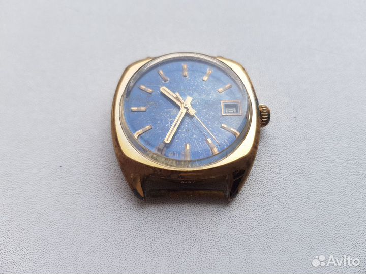 Наручные позолоченные часы СССР 