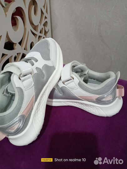 Кроссовки детские новые