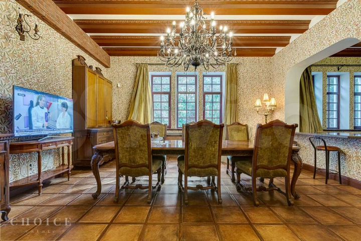 Коттедж 980 м² на участке 15 сот.