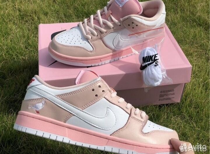 Nike SB Dunk Low Pink Pigeon