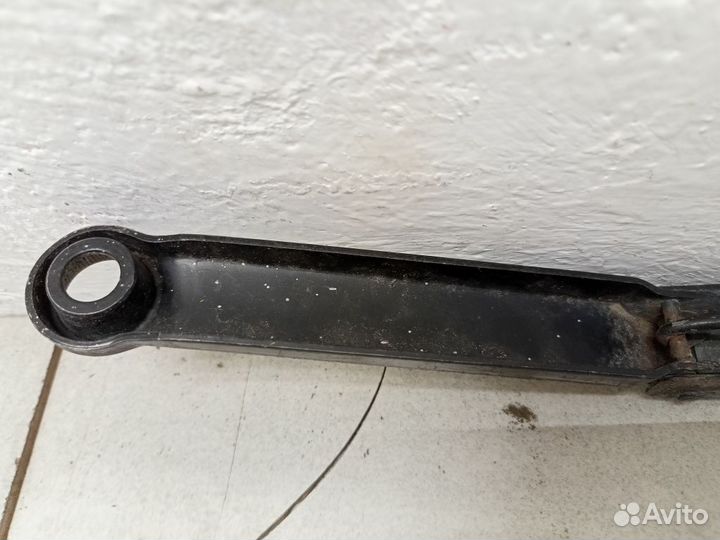 Поводок стеклоочистителя передний