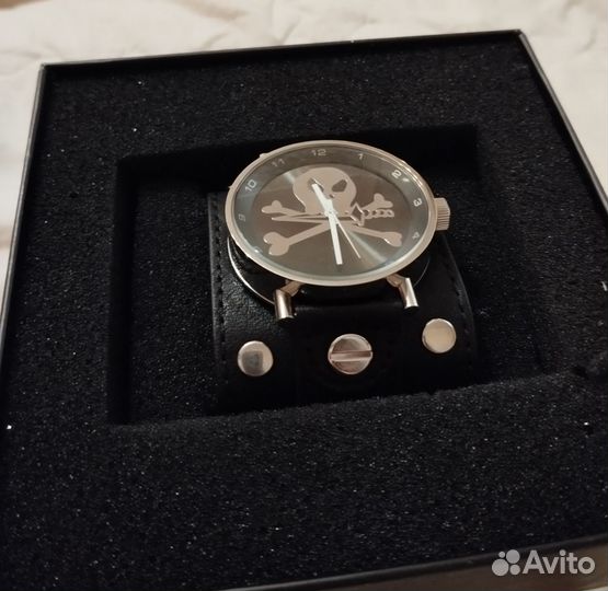 Часы Barcelona 666 silver big skulls