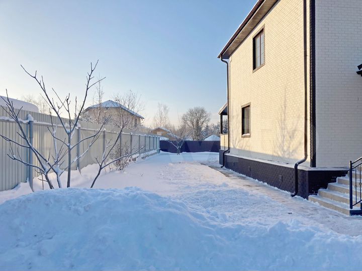 Дом 182 м² на участке 9 сот.