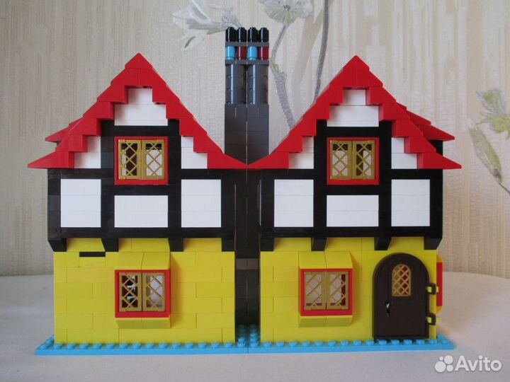 Lego Лего Средневековый дом с красной крышей