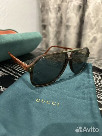 Солнцезащитные очки Gucci унисекс