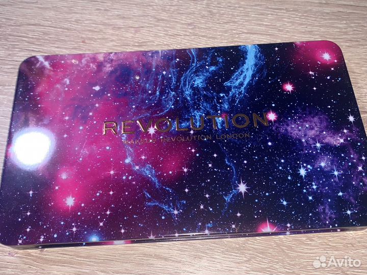 Тени Revolution Makeup
