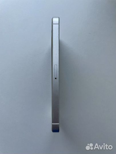 Телефон iPhone se 2016