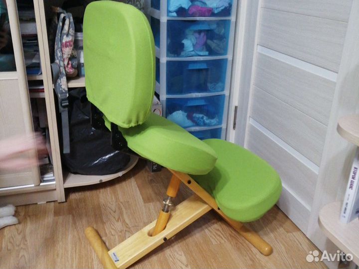 Коленный стул со спинкой