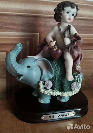 Статуэтка от бренда Da vinci