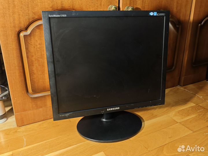 Монитор Samsung E1920