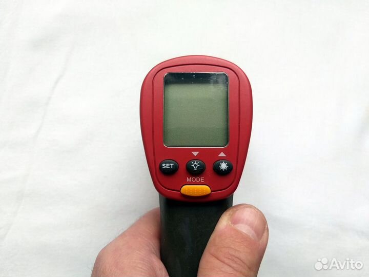 Цифровой инфракрасный термометр-пирометр UT301A