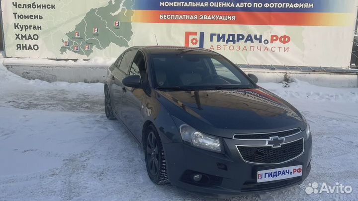 Накладка на торпедо левая Chevrolet Cruze 95947421