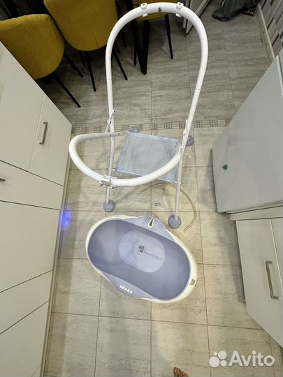 Детская ванночка для купания с подставкой