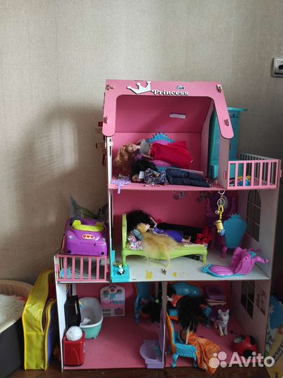 Кукольный домик с мебелью для барби