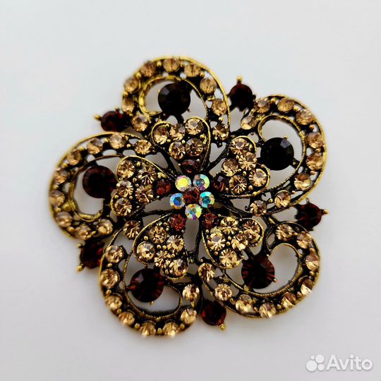 Красивая брошь винтажная Чехия