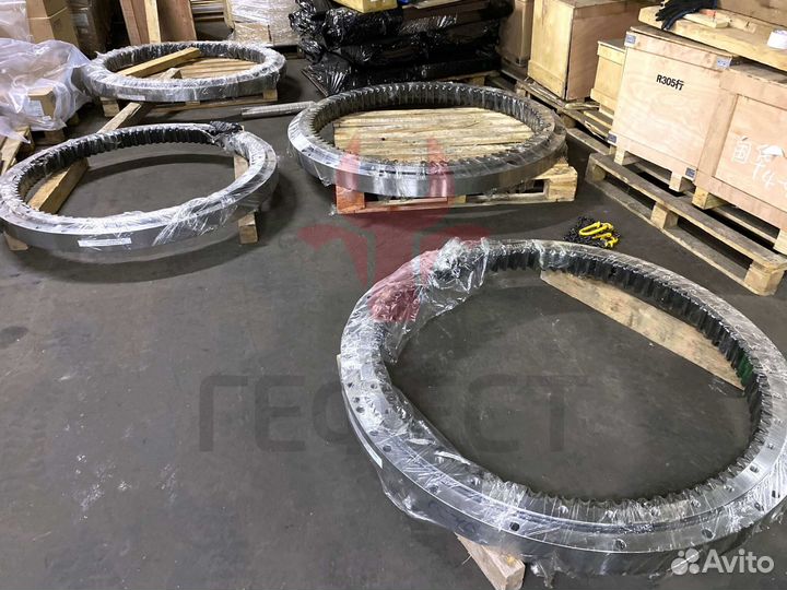 Опорно-поворотный круг Komatsu PC210LC-7