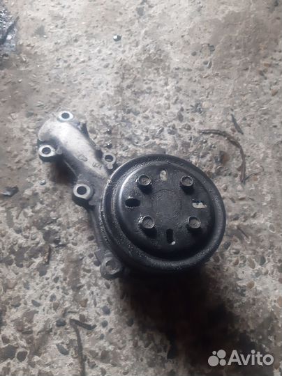 Помпа на Nissan Primera P 11,Ниссан Примьера П 11