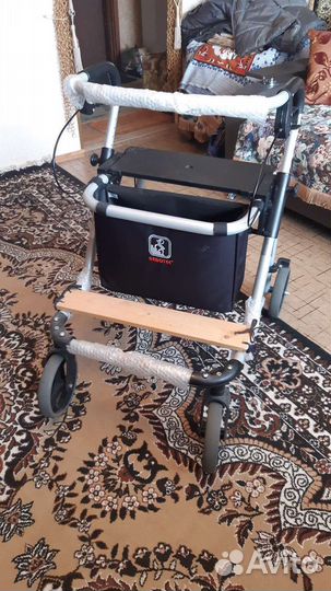 Ходунки для взрослых на колесах