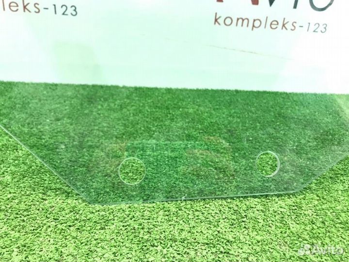 Стекло двери заднее правое Audi A3 8P BZB 2007